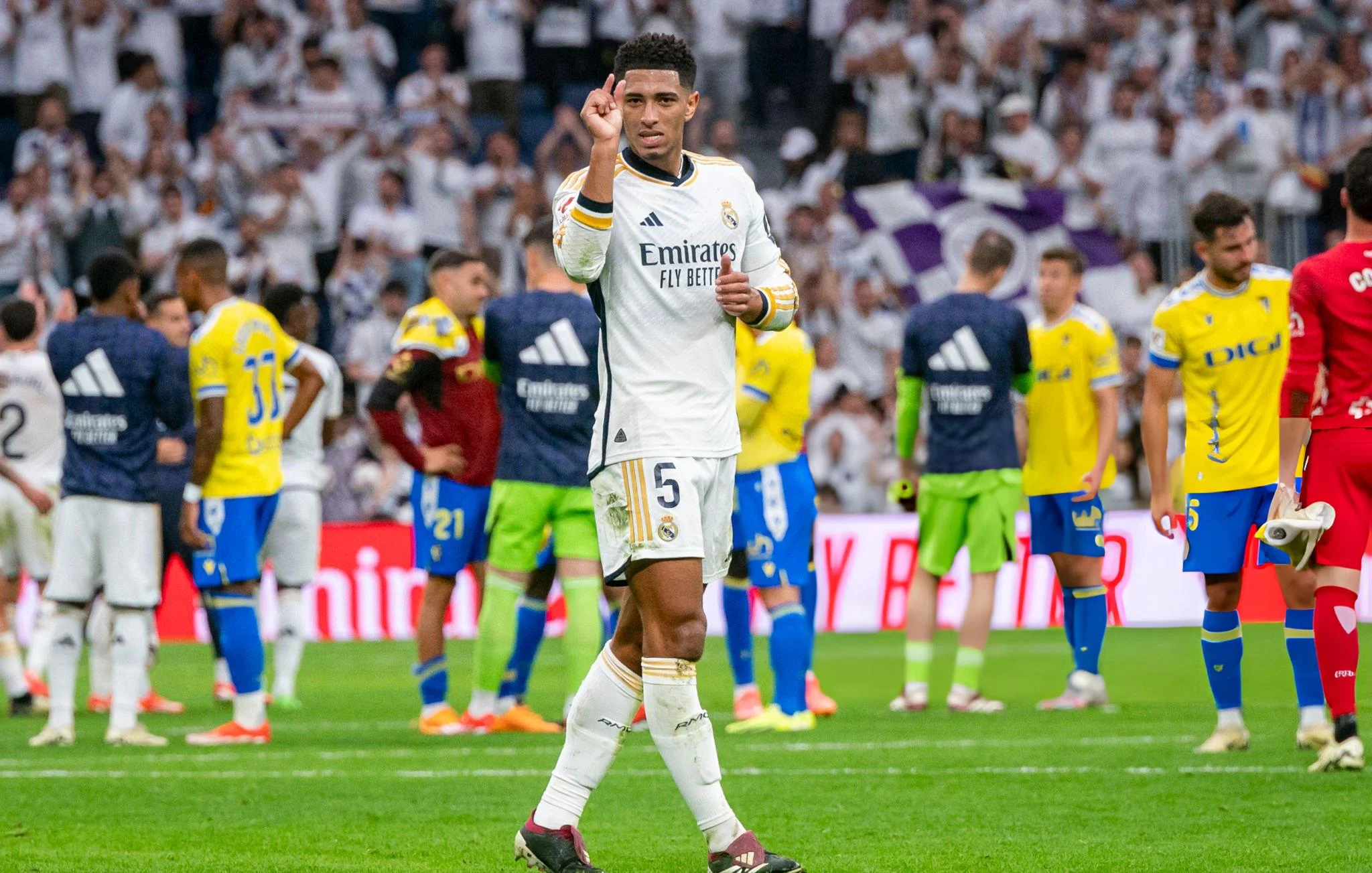 ريال مدريد يهزم قاديش بثلاثية و يقترب من لقب الدوري الإسباني 1 IMG 3529